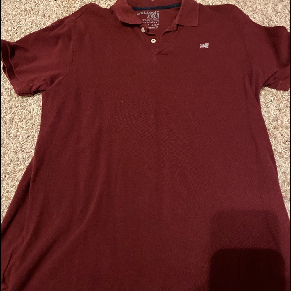 Boys Old Navy polo shirt in maroon. Size medium, like new condition